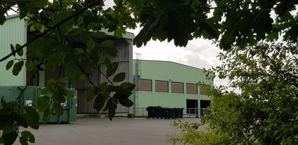 Das Bild zeigt die Seitenansicht der Anlage in Oelsnitz